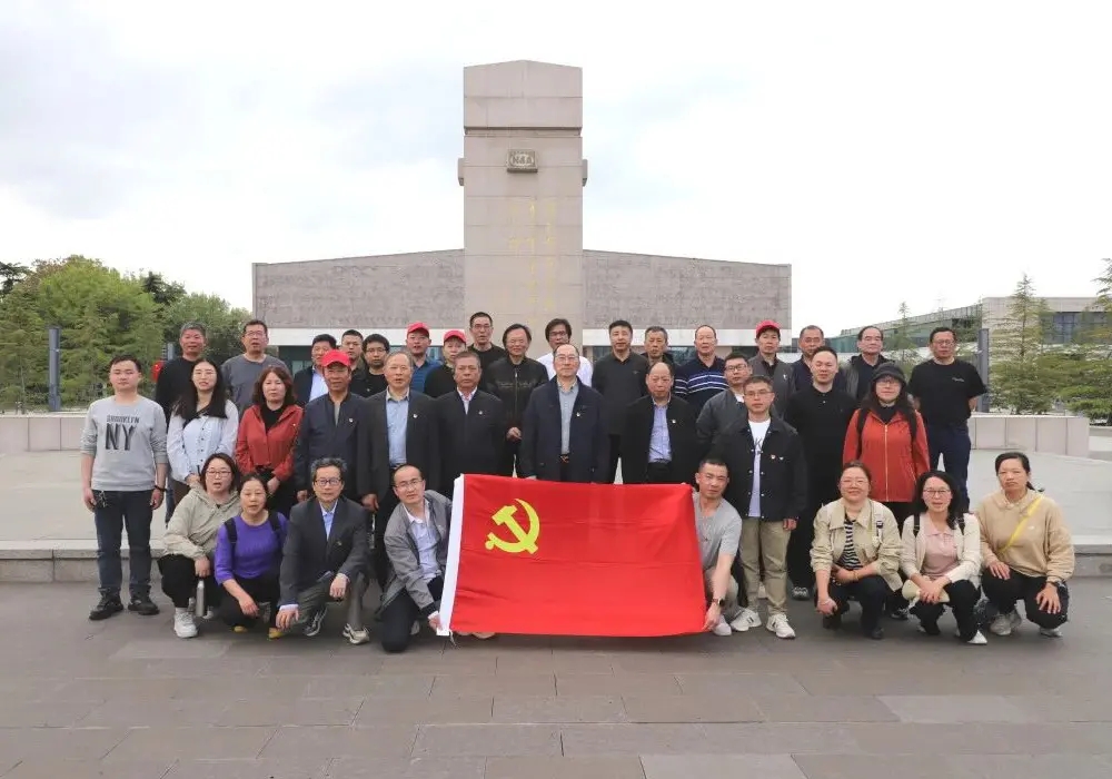 Changshu Polyester Co., Ltd. Party Branch-ek Yancheng New Fourth Army Memorial Hall-era bisita antolatu du